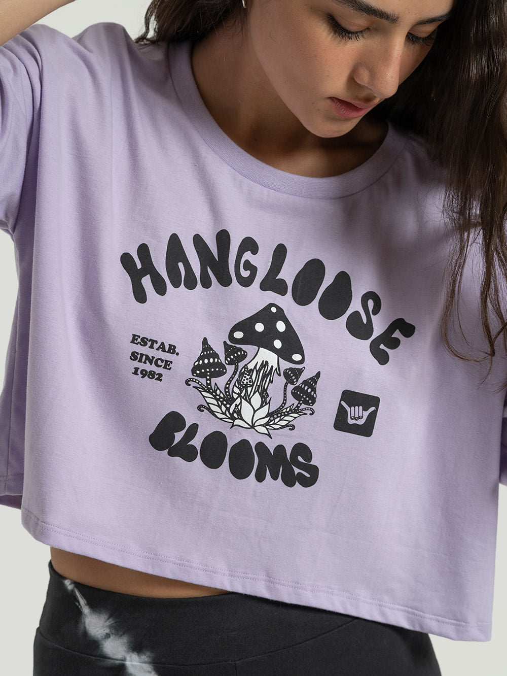 Cropped Hang Loose Blooms Lilás