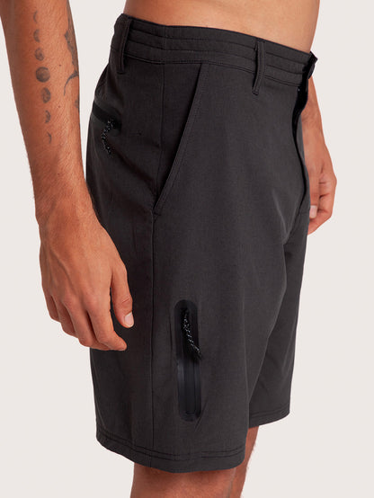 Bermuda Híbrida Hang Loose Zippy Preta com Bolsos em Zíper