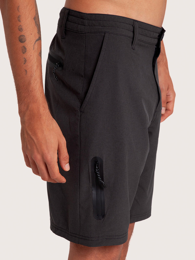 Bermuda Híbrida Hang Loose Zippy Preta com Bolsos em Zíper