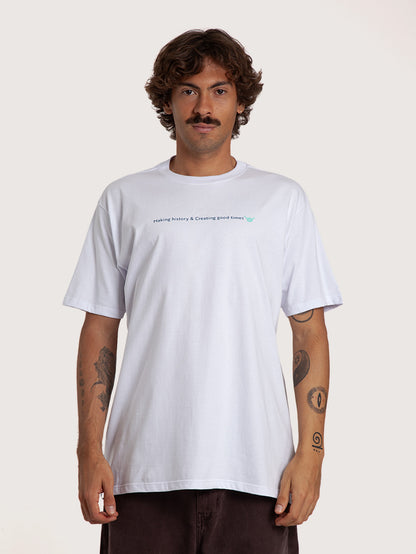 Camiseta Manga Curta Branca Hang Loose Goodtimes
