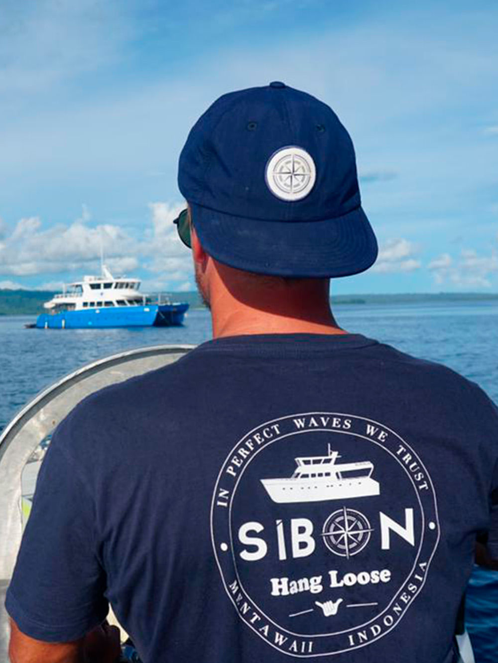 Camiseta Sibon Charters x Hang Loose Boat Crew Marinho