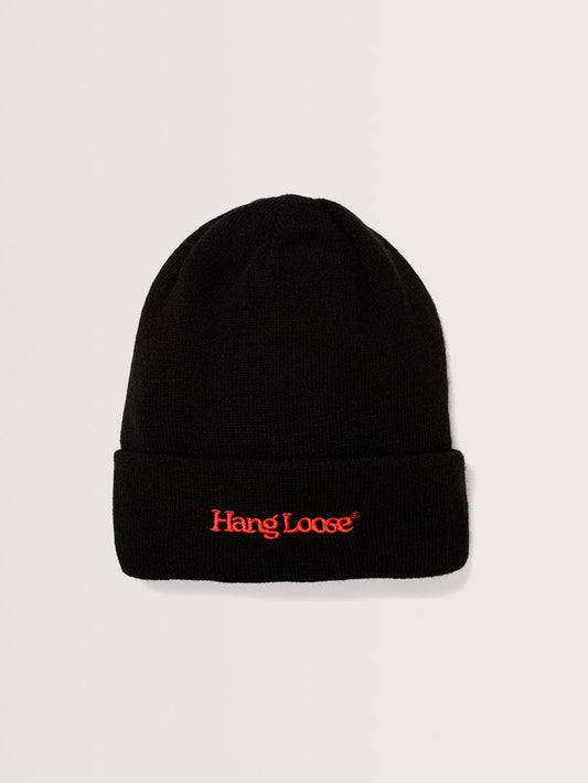 Gorro preto typo com dobra na base e bordado pequeno em vermelho com a frase "Hang Loose". Design simples em malha grossa, ideal para o frio.