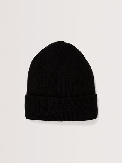Parte de trás do gorro preto typo de malha simples com dobra ajustável na base, design minimalista sem estampas ou detalhes visíveis. Ideal para clima frio.