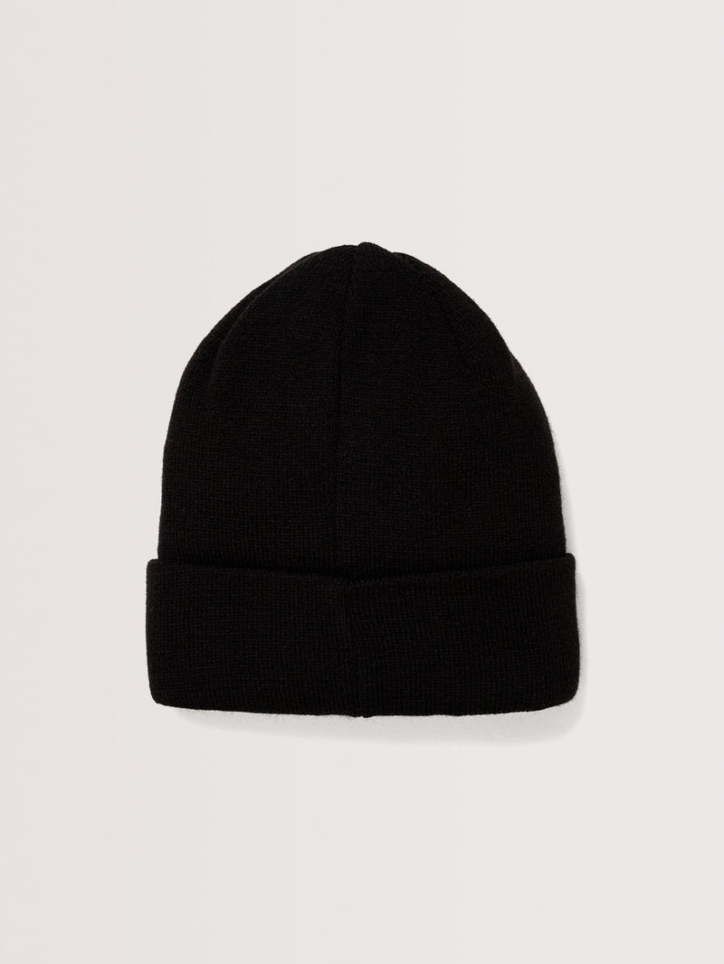 Parte de trás do gorro preto typo de malha simples com dobra ajustável na base, design minimalista sem estampas ou detalhes visíveis. Ideal para clima frio.