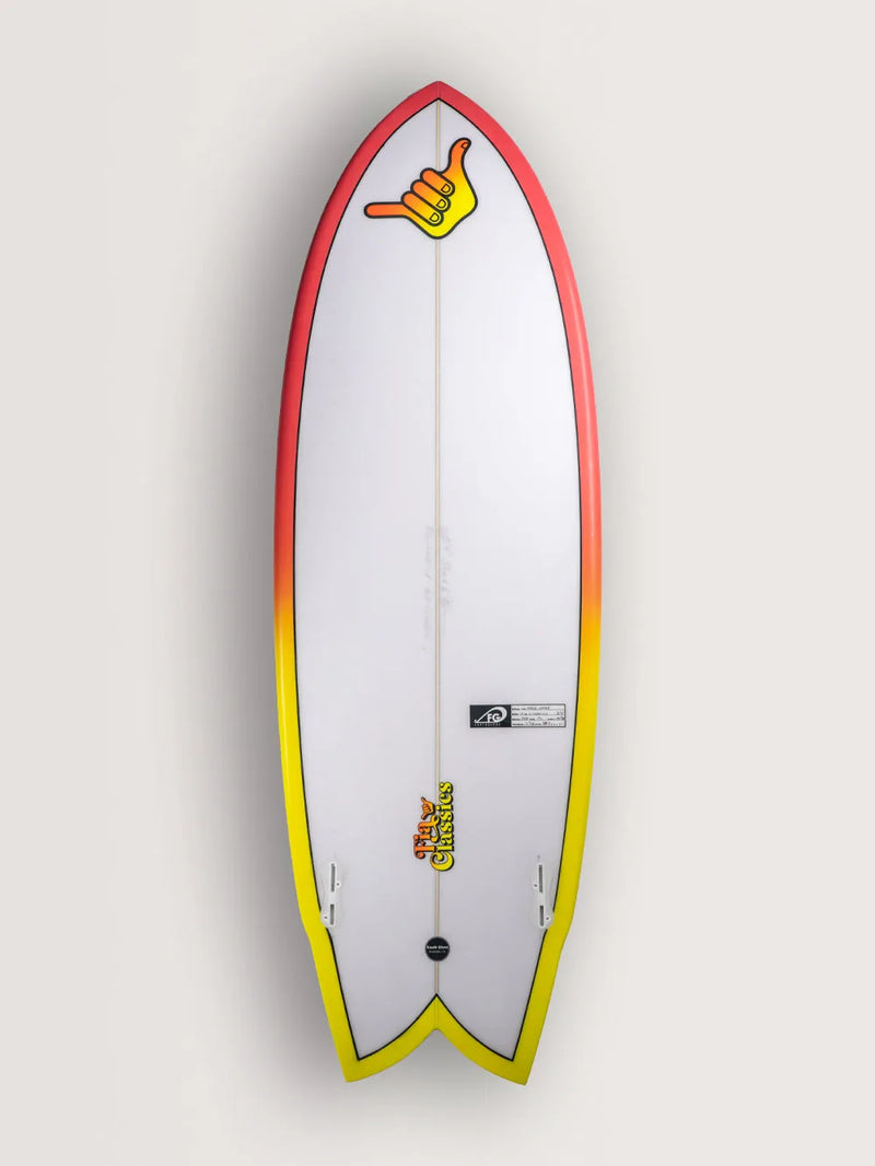 Parte de baixo da twin fins Fia Classics com símbolo shaka em amarelo e laranja no bico e escrita Fia Classics.